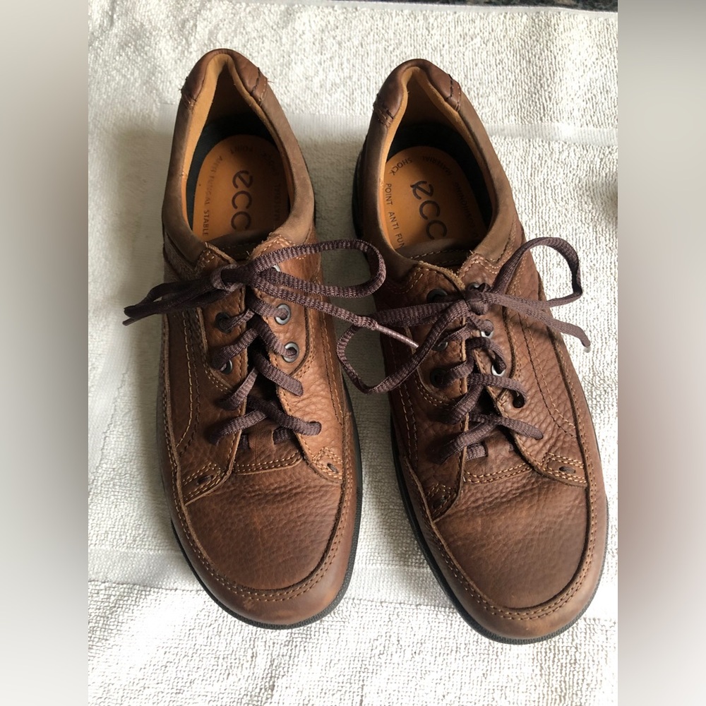 Ecco Men’s tie up shoes
